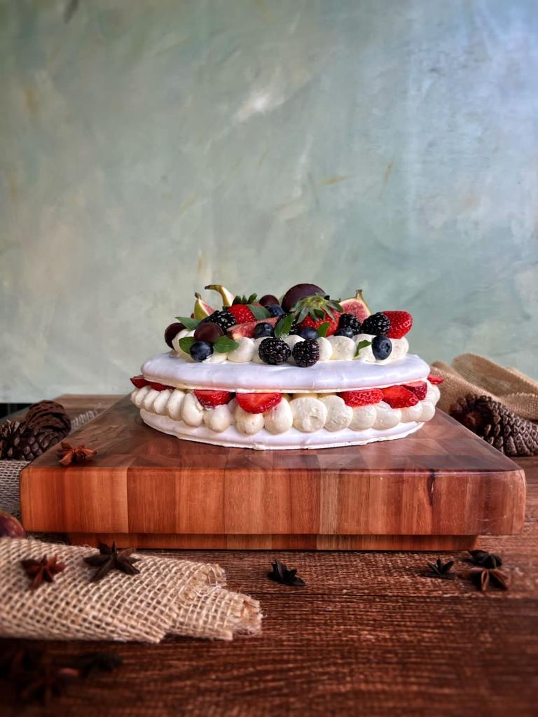 Pavlova de Frutas Vermelhas 20 cm - 10 a 12 porções