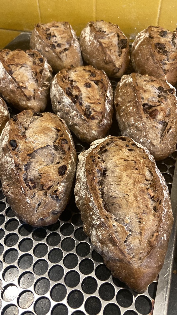 Pão de canela com passas e nozes