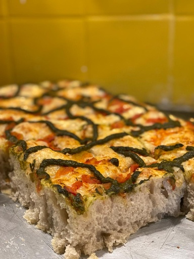 Schiacciata  de Tomate Confit e Pesto